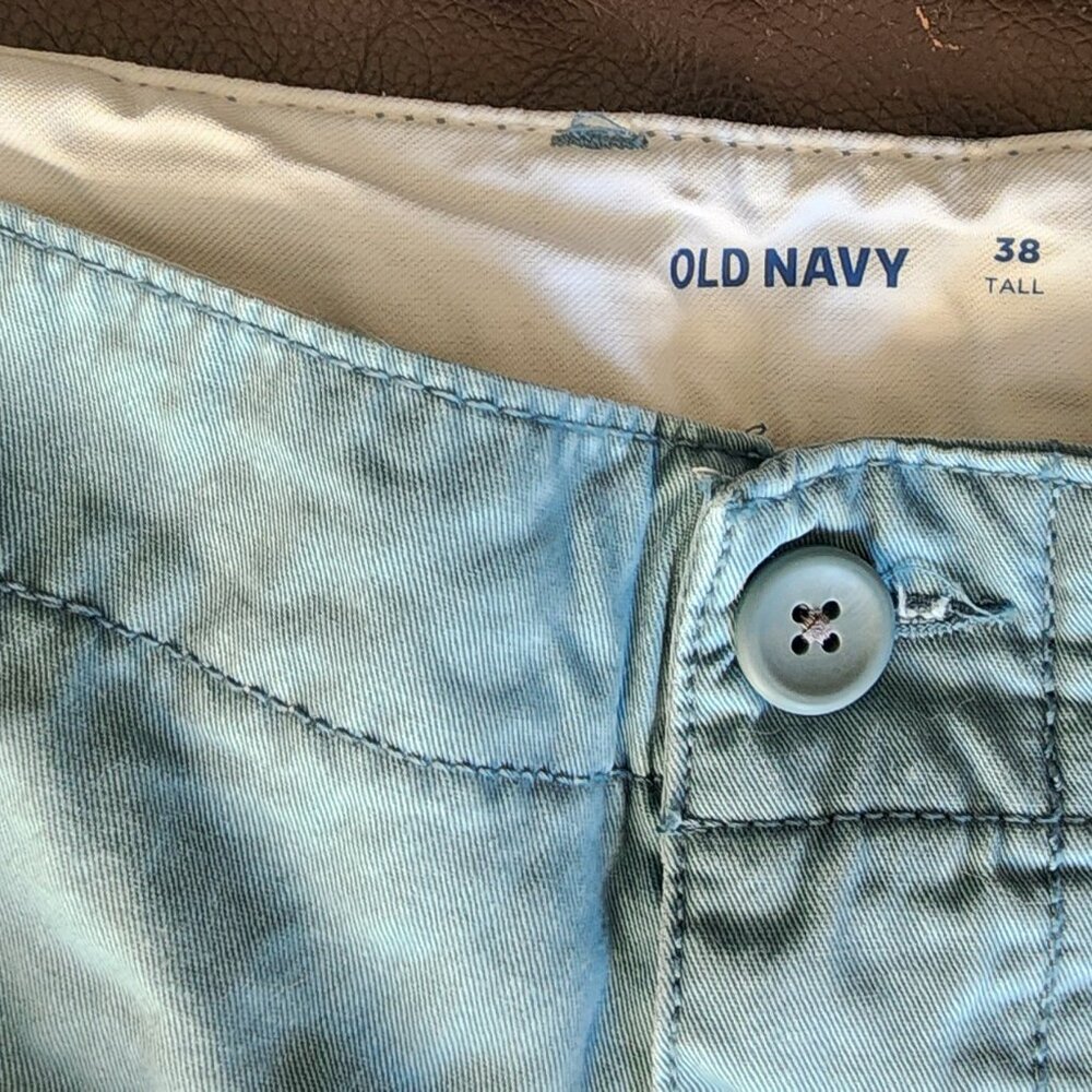 Old navy shorts 38 - Picture 2 of 3